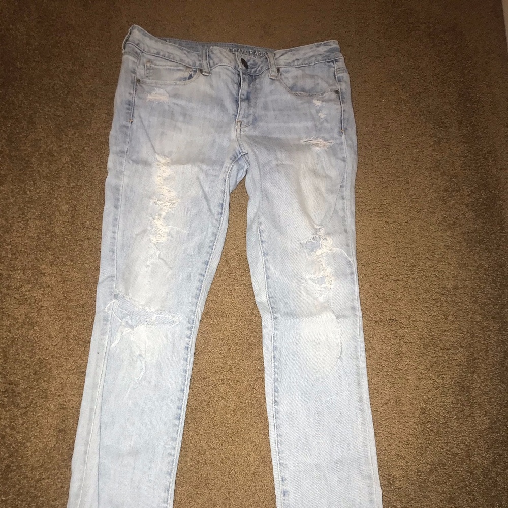 Light Wash Ripped Jeans